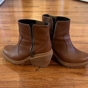 Sorel Boots - Ona Ave Zip Wedge